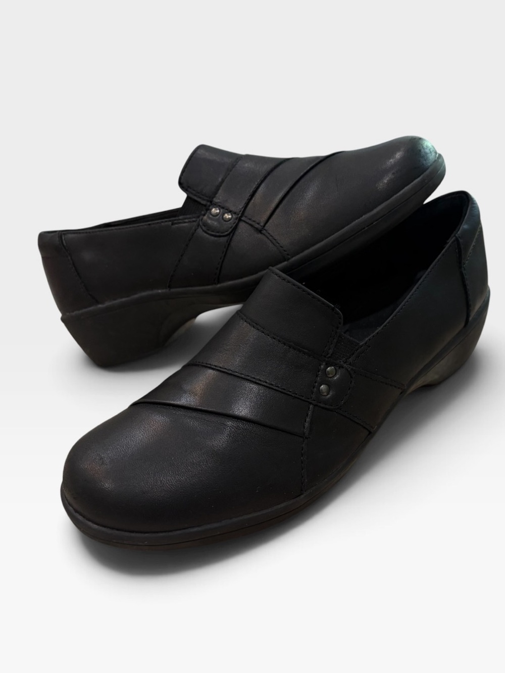 Clarks May Marigold Wedge Flats  Women’s Size 8